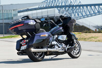 「ハーレーダビッドソン・ロードグライド リミテッド」は、車名のとおりロードグライドのさらなる上級機種だ。2025年モデルでいったん消滅したが、1年のインターバルを経て復活を果たした。