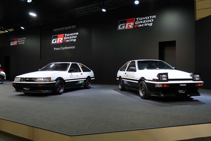 「カローラレビン」をEVに改造した「AE86 BEVコンセプト」(写真左)と、「スプリンタートレノ」を水素エンジン車に仕立て直した「AE86 H2コンセプト」(同右)。