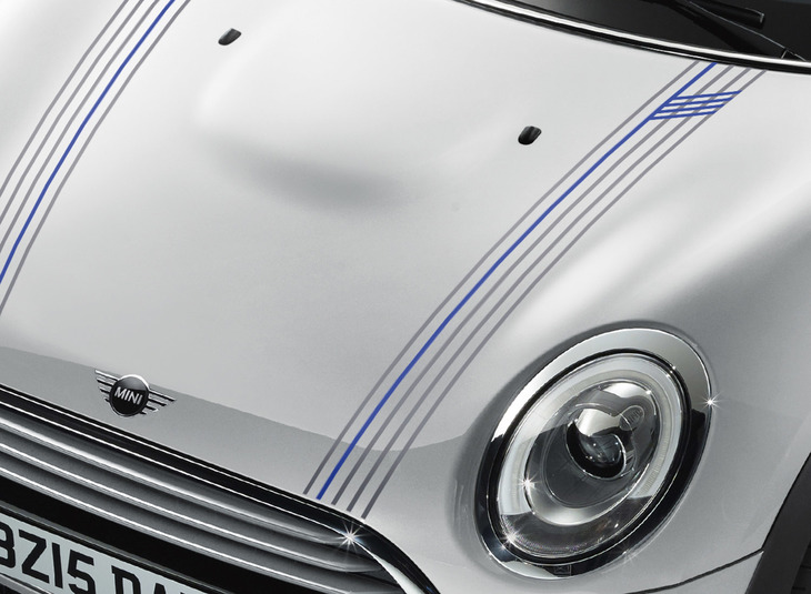 他のMINIラインナップでは採用されていない「ホワイト シルバー メタリック」のボディーカラーはスポットライトを反射し華やかにステージを演出するブラスセッション(金管楽器の編成)をイメージ。