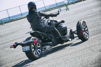 ボディーサイズ:全長×全幅×全高=2352×1509×1062mm
ホイールベース:1709mm
重量:285kg(乾燥重量)
エンジン:900cc 水冷4ストローク 直列3気筒 DOHC 4バルブ
最高出力:78ps(57.5kW)/7100rpm
最大トルク:76Nm(7.7kgm)/6300rpm
価格:176万4000円