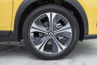 タイヤサイズは205/55R17。試乗車はヨコハマの低燃費タイヤ「ブルーアースE70」を履いていた。