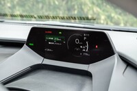 メーターパネルは全車共通の7インチスクリーン。速度計を大きくするなど、もう少し表示にメリハリがあってもいい。