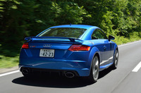 今回は高速道路を主体に230kmほどの道のりを試乗。燃費は満タン法で8.7km/リッター、車載の燃費計で9.1km/リッターを記録した。