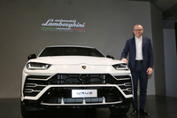 2018年2月6日、国内における「ランボルギーニ・ウルス」発表会のひとこま。傍らに立つのは、ランボルギーニのステファノ・ドメニカリCEO。