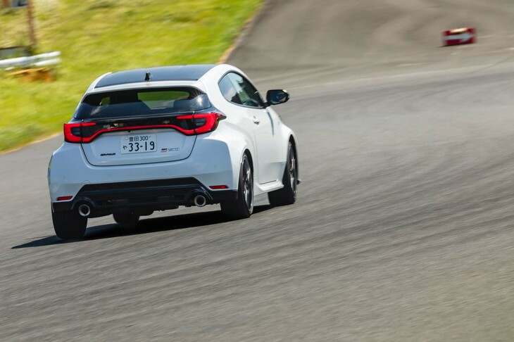 スポーツモデルというと、長い納車待ちや断続的な受注停止が当たり前となっている昨今だが、25式の「GRヤリス」では、顧客を極力待たせないで納車できる体制を整えているという。他メーカーにもぜひ見習ってほしい。