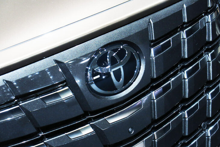 トヨタ・アルファード エグゼクティブラウンジ(トヨタエンブレム)