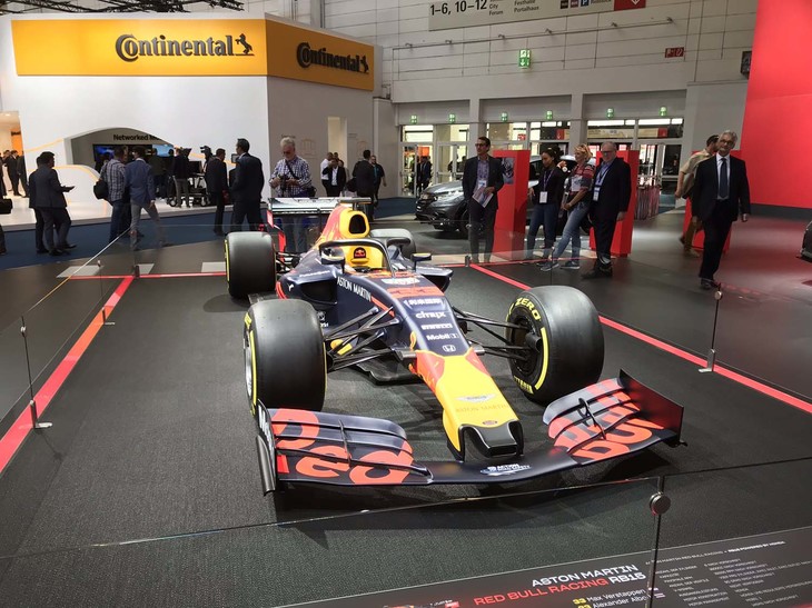 アストンマーティン・レッドブルレーシングRB15(F1マシン)