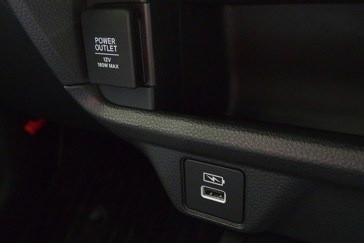 ホンダWR-V(USBソケット)