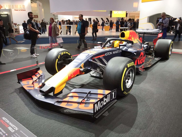 アストンマーティン・レッドブルレーシングRB15(F1マシン)
