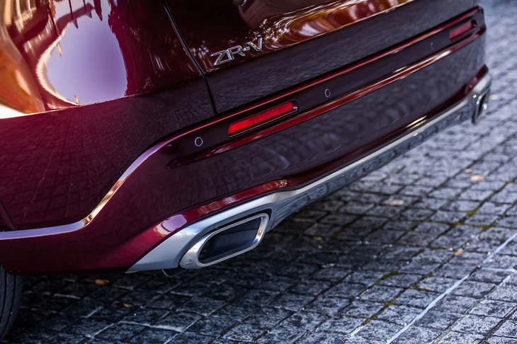 ホンダZR-V e:HEV Z(テールパイプフィニッシャー)