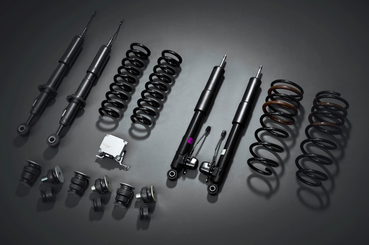 「ラリーレイド用品パッケージ」では「サスペンション&キャブマウント」の架装の有無が選択できる。