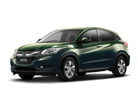 「SUVの安定感とクーペライクなスタイリングを融合することにより、感性を刺激するエモーショナルなデザインを実現した」とうたわれる初代「ヴェゼル」。2013年12月に発売された。