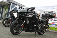 ボッシュの新しいARASが搭載された試作車両。