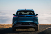 最新型「ムラーノ」のリアビュー。リアワイパーをリアウィンドウ上部に配置するスッキリとしたデザインが特徴だ。