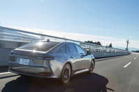 水素社会の実現へ向けた取り組みはまだ始まったばかり。水素ステーションの数も十分とはいえないが、「そんなものは苦にならない」「偶然にも近所にステーションがある」という人にとっては、走ってよしで補助金ももらえるFCEVは、魅力的な選択肢となるかもしれない。