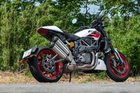 「FTR」シリーズは、2022年モデルから主要な仕様のタイヤサイズを前後17インチに変更。米国では「ラリー」や「チャンピオンエディション」など、前:19インチ、後ろ:18インチのモデルも販売されているが、日本仕様は全車が前後17インチとなった。