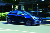 フィットe:HEVリュクス