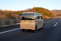 アダプティブクルーズコントロールとレーンセンタリングアシストを組み合わせた「プロパイロット」は名前に「プロパイロットエディション」が付くグレードの専用装備。衝突被害軽減ブレーキなどの基本的な予防安全機能は全車に標準だ。