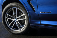 タイヤサイズは245/50R19で、テスト車はランフラットタイヤの「ヨコハマ・アドバン スポーツZ・P・S」を履いていた。ホイールデザインは「Mスポーツ」専用。