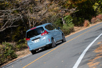 ぜいたくなリアサスペンションの設計も「フリード/フリード+」の特徴。試乗車は4WDだったこともあってか、荒れた山坂道でも安定した走りを披露した。