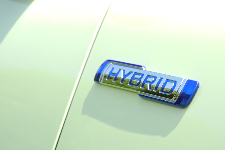 スズキ・クロスビー ハイブリッドMZ(「HYBRID」バッジ)