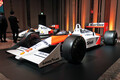 マクラーレン創立60周年記念展示の会場より（マクラーレンMP4/4、MP4/5B）