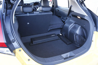 荷室の容量は、標準の状態で435リッターが確保されている。後席の背もたれを前方に倒すことで、さらに拡大できる。