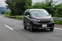 「フリード/フリード+」の4WDシステムはいわゆる“機械式”。リアモーターで後輪を駆動するのではなく、プロペラシャフトで駆動力を配分する仕組みだ。