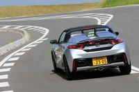 「S660モデューロX」には、5段階減衰力調整機構付きの専用サスペンションが装着されている。