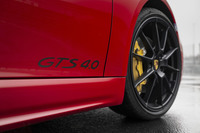 2017年11月に登場した最高出力365PSの4気筒版とは異なり、最新の「GTS」には排気量を示す「4.0」の数字が車名に加えられている。