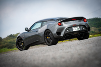 ボディーカラーは全14色から選択可能。テスト車には有償オプションのメタリックグレーが採用されていた。