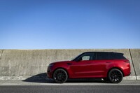 ボディーサイズは全長×全幅×全高=4960×2005×1820mm。「ポルシェ・カイエン」や「BMW X5」などがライバルだ。