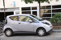 「ブルーカー」の全長×全幅×全高は3650×1700×1610mm。駆動用モーターの最高出力は68PS(50kW)で、満充電からの航続可能距離は250km(公称値)。