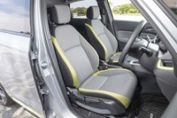 モデルチェンジにともない、フレームから新設計された「フィット」のシート。上級車種「アコード」と同等の掛け心地が追求されている。
