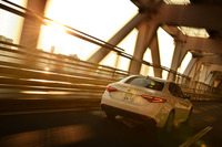 フロントのデイタイムランニングライトとテールランプにLEDが用いられる(メインヘッドライトはバイキセノン)。