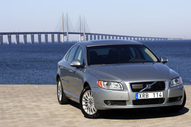 【スペック】S80 3.2:全長×全幅×全高=4851×1860×1490mm/ホイールベース=2835mm/車重=1656kg/駆動方式=FF/3.2リッター直6DOHC24バルブ(238ps/6200rpm、32.6kgm/3200rpm)(欧州仕様)