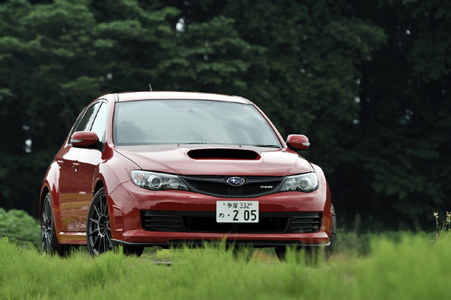 【スペック】全長×全幅×全高=4415×1795×1465mm/ホイールベース=2625mm/車重=1470kg/駆動方式=4WD/2リッター水平対向4 DOHC16バルブターボ・インタークーラー付き(320ps/6400rpm、44.0kgm/4000rpm)/価格=473万5500円(テスト車=497万7000円/RECARO製バケットタイプフロントシート=21万円/特別塗装色ライトニングレッド=3万1500円)