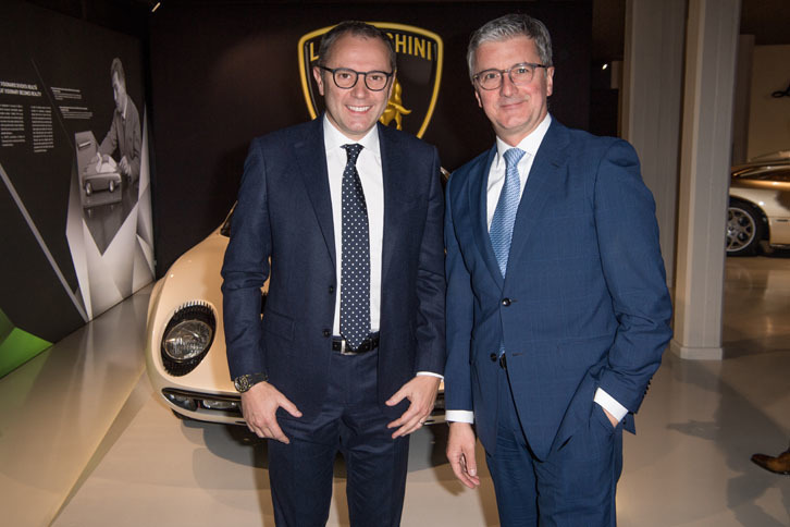アウディのルパート・シュタートラー会長(右)とドメニカリCEO(左)。