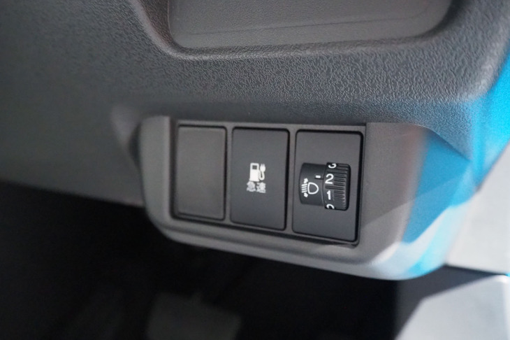 ホンダN-ONE e:(急速充電口のリッドオープンスイッチ)