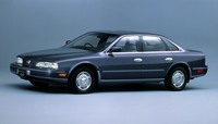 平成元年(1989年)11月に日産のプレミアムカーとしてデビューした「インフィニティQ45」。この後、日本のバブル経済崩壊の影響で、自動車業界はさまざまな変化と試練を迎えることに。