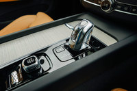 「T8」にはOrrefors社製のクリスタルシフトノブが採用される。