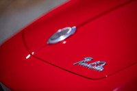 トランクリッド右端に立体的なデザインの「Rock Star」エンブレムが備わる。