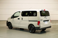 ボディーカラーは全4種類。ブラックで統一されたグリルやドアハンドル、ドアミラー、スチールホイールなども外観上の特徴だ。