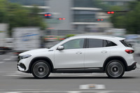 試乗車はオプションの「AMGライン」装着車であり、足まわりにはアジャスタブルダンピングシステム付きのスポーツサスペンションが装備されていた。