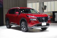 「日産エクストレイル」では2列5人乗りがメジャーだが、一部グレードに3列シート仕様が設定されている。2列仕様なのか3列仕様なのかは、外観からは判別できない。