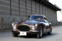 1954年「フィアット8V」。市販車用としては最小の部類である2リッターのV8 OHVエンジンを搭載。これは自社製ボディーだが、さまざまなカロッツェリアがボディーを架装していた。