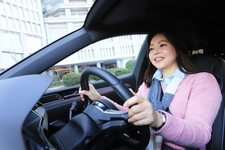 ドライバーの嗜好(しこう)や走るシチュエーションによって、「ハンドリングのよさ」の意味も変わってくると語る竹岡さん。