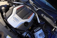 パワーユニットには、3リッターV6ターボエンジンを採用。最高出力354psと最大トルク500Nmを発生する。