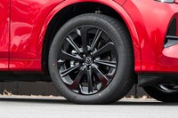 タイヤサイズは「25S Sパッケージ」のみ235/60R18で、その他の仕様はすべて235/50R20。今回の試乗車は「XD SP」が「トーヨー・プロクセス スポーツ」を、その他の2仕様が「ブリヂストン・アレンザ001」を装着していた。