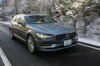 動力性能は0-100km/h加速が6.1秒で、最高速は250km/h(いずれも欧州仕様参考値)。